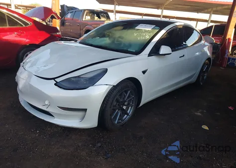 2021 Tesla Model 3 Standard Range Plus Rear-Wheel Drive z USA, uszkodzony, nr VIN 5YJ3E1EA2MF994860